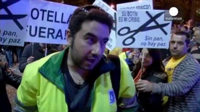 Madrid: street cleaners' strike enters its second week as rubbish piles up