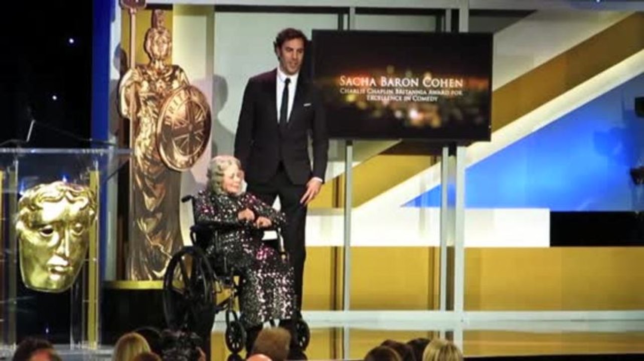 Sacha Baron Cohen joue un tour au public des Britannia Awards