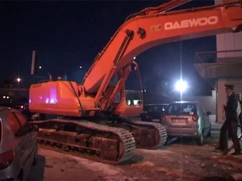 TG 11.11.13 Assalto al bancomat a Modugno, rapinatori costretti alla fuga dai carabinieri