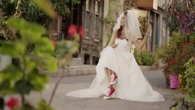 Hülya Avşar - Bana Bir Koca Lazım Orjinal Klip By Daraske