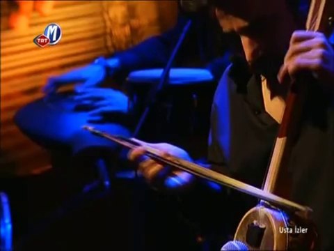 İhsan ÖZTÜRK - Uğrünü Uğrünü Gelir Dereden