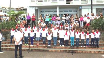 La Marseillaise chantée par les élèves de la ligne d'équerre