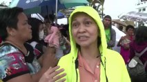 Evacúan supervivientes del tifón Haiyan