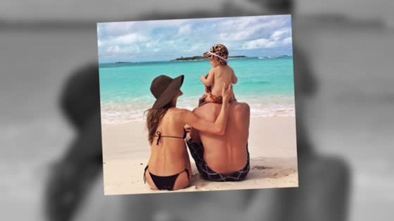 Gisele bündchen beim kuscheln