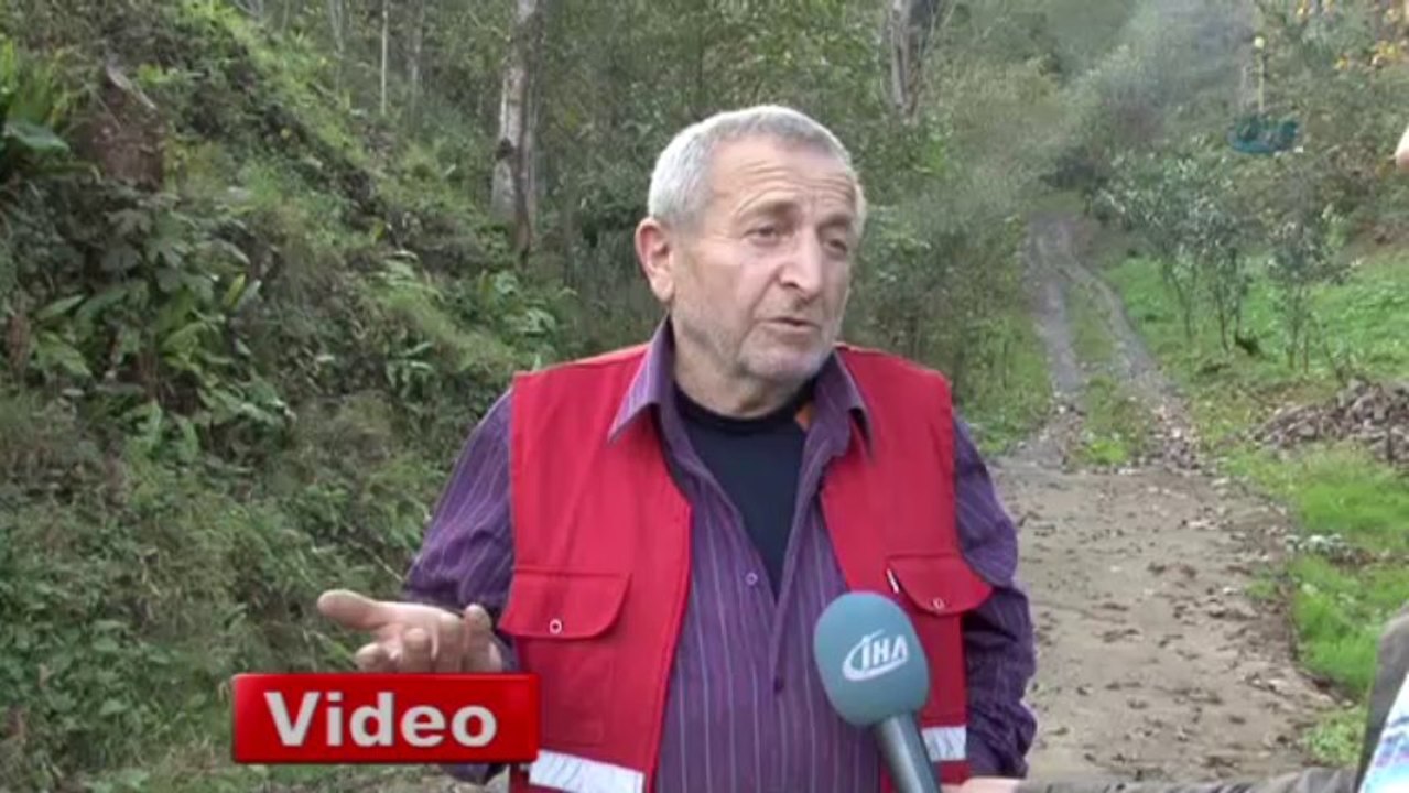 Rize’de sarhoşlardan bıkınca mahalle yolunu zincirle kapattı - (İHA)