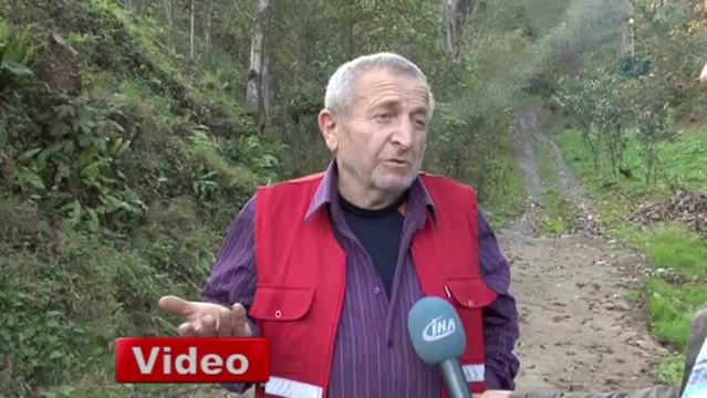 Rize’de sarhoşlardan bıkınca mahalle yolunu zincirle kapattı - VİDEO İZLE - olay53.com