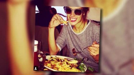 Alessandra Ambrosio avale des frites quelques jours avant le défilé de Victoria's Secret