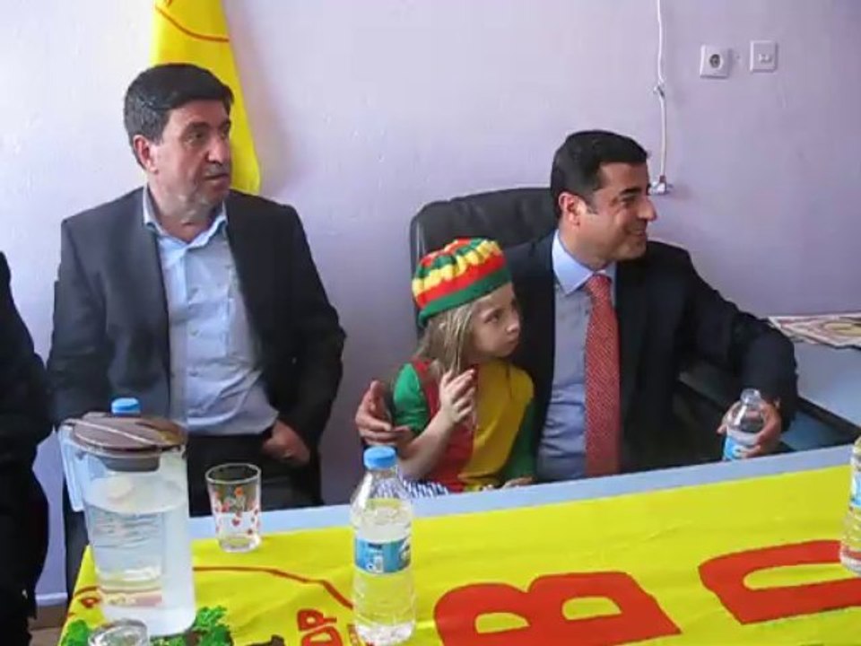 selhattin demirtaş palu da  kendi memleketinde