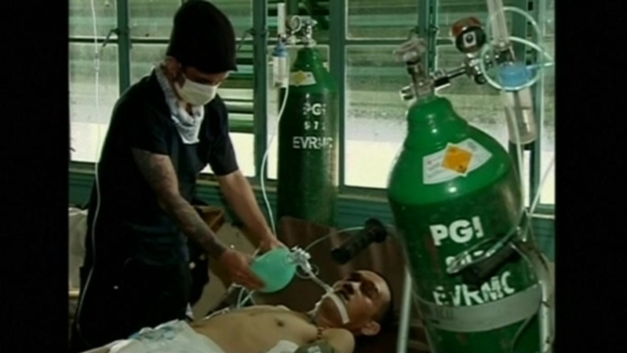 Typhoon-hit hospital copes as U.S. aid heads to Philippines