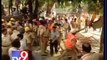 Mumbai Campa Cola residents fights on, BMC breaks down gate - Tv9 Gujarat