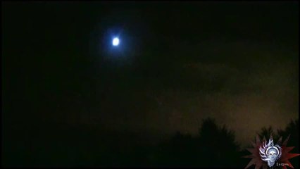 Ovni multicolor grabado por cámara de seguridad particular en Michigan