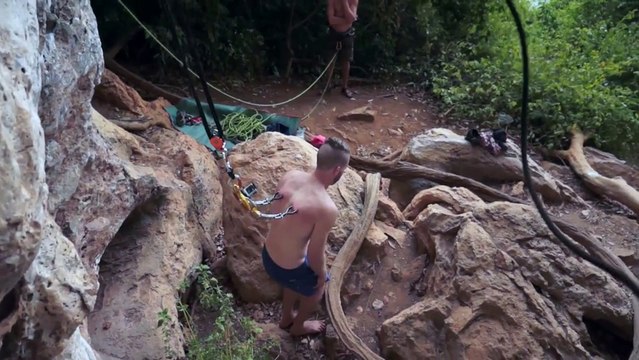 Body Suspension en chute libre dans la jungle