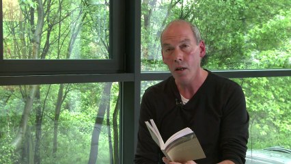 Karel Logist lit un extrait de Dés d'enfance