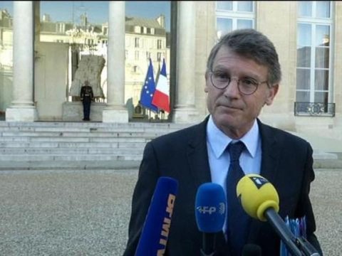 Rythmes scolaires: les 55 maires n'ont pas un comportement civique juge Vincent Peillon -13/11