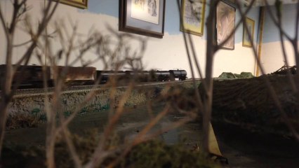 HO scale N&W 41 pulling a local