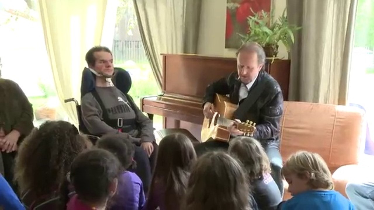 Clip Grand petit frère