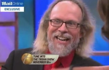 Ce raciste apprend qu'il a du sang africain dans les veines en direct !