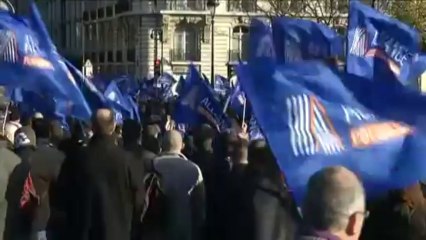 Des policiers protestent pour de meilleures conditions de travail
