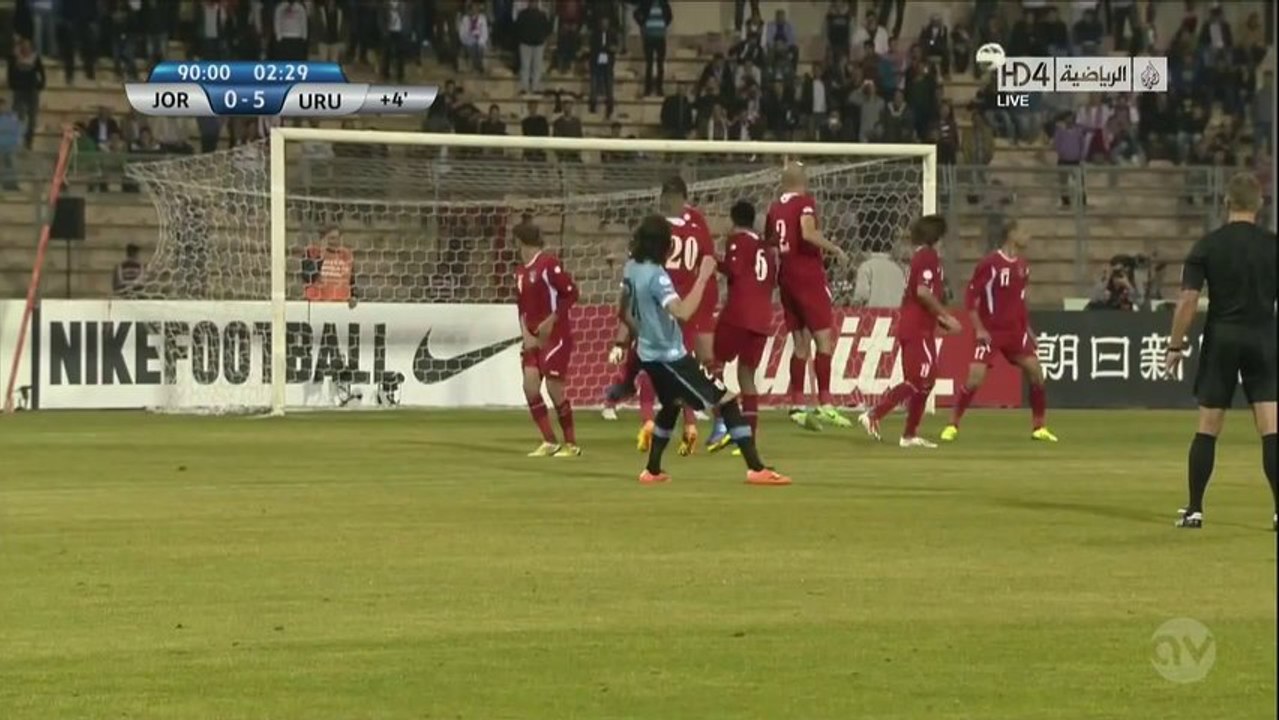 Le coup franc de Cavani contre la Jordanie !