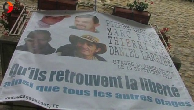 Salindres une banderole pour ne pas oublier les otages d'Arlit