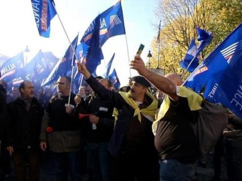 Les policiers et gendarmes réclament plus de moyens - 13/11