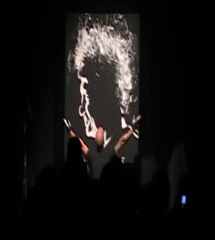 Le peintre performer ZAPATA ouvre le concert de Robert CHARLEBOIS