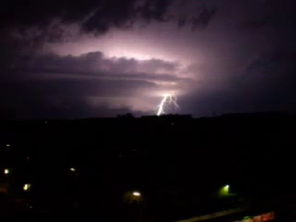 Wetterleuchten amp Blitze über Dortmund 2272009