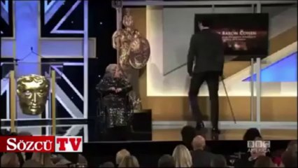 Ödül töreninde şok kaza!