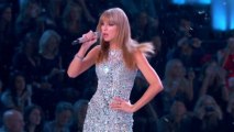Taylor Swift sings at annual Victoria's Secret show