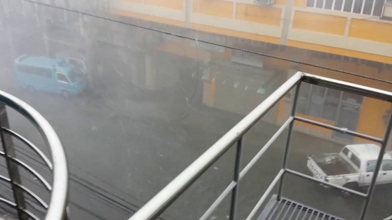 Debris Flies in Tacloban as Typhoon Haiyan Hits