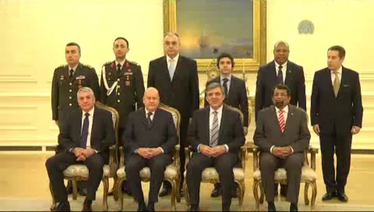 Gül'e alkışlı güven mektubu