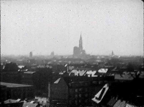 Maisons d'Alsace 1954 la reconstruction de l'Alsace après la seconde guerre mondiale dans les villages reconstruits à l'identique dans les villes à Strasbourg par exemple l'habitat collectif de la Cité Rotterdam