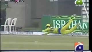 Amazing Flying Catch by Fawad Alam - CricHeaven.Com