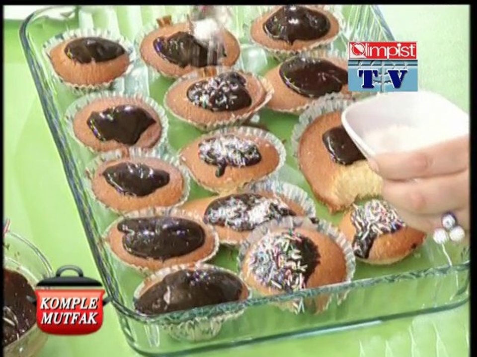 ÇİKOLATA SOSLU KEK