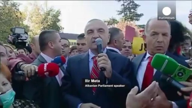 Albania se rebela contra las armas químicas sirias