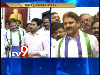Former minister Mopidevi joins YSRCP
