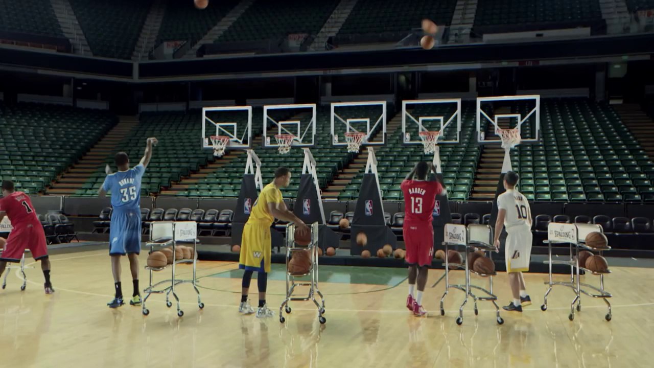 C'est noel à la NBA! Jouer "Jingle Bells" en marquant des paniers...