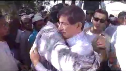 Davutoğlu'na hüzünlü karşılama