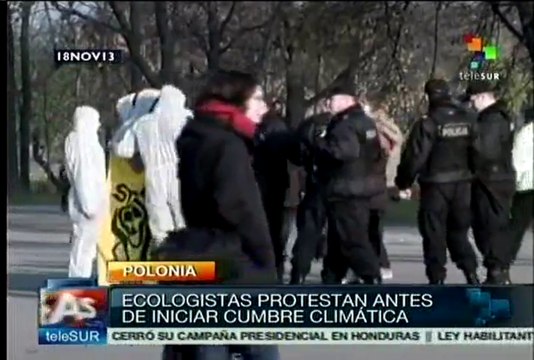 Ecologistas protestan antes de iniciar cumbre climática en Varsovia