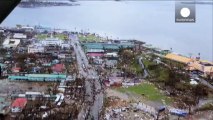 La ayuda humanitaria comienza a llegar a las zonas más afectadas por el tifón Haiyan