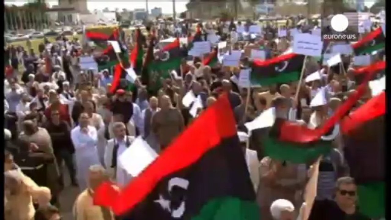 Libia: decine di morti, il premier ordina: "fuori le milizie da Tripoli"