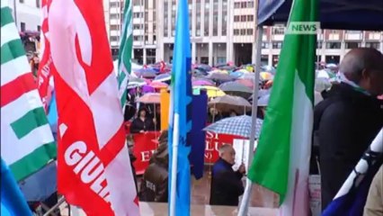 DALLA PIAZZA APPELLO PER IL LAVORO