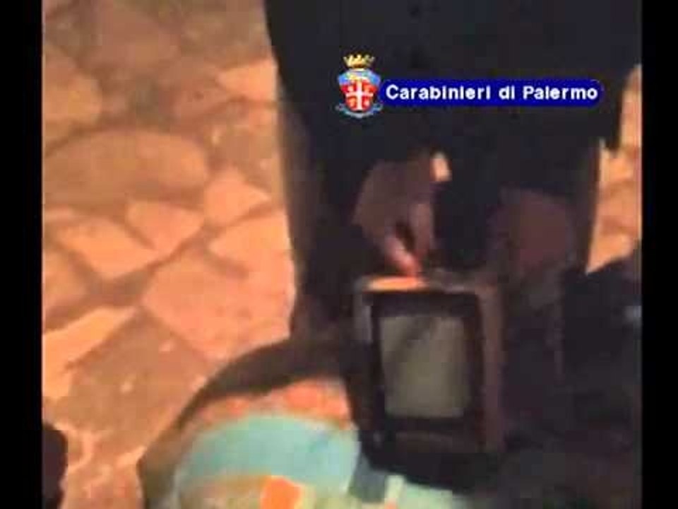 Palermo - Hashish nascosta dentro un tv da 5 pollici (15.11.13)