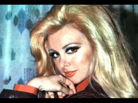 Behiye Aksoy - Tadı yok sensiz geçen ne baharın ne yazın