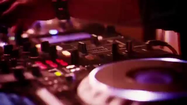 Erdem Kınay feat. Sibel Can - Alkışlar (Orjinal Klip) 2013