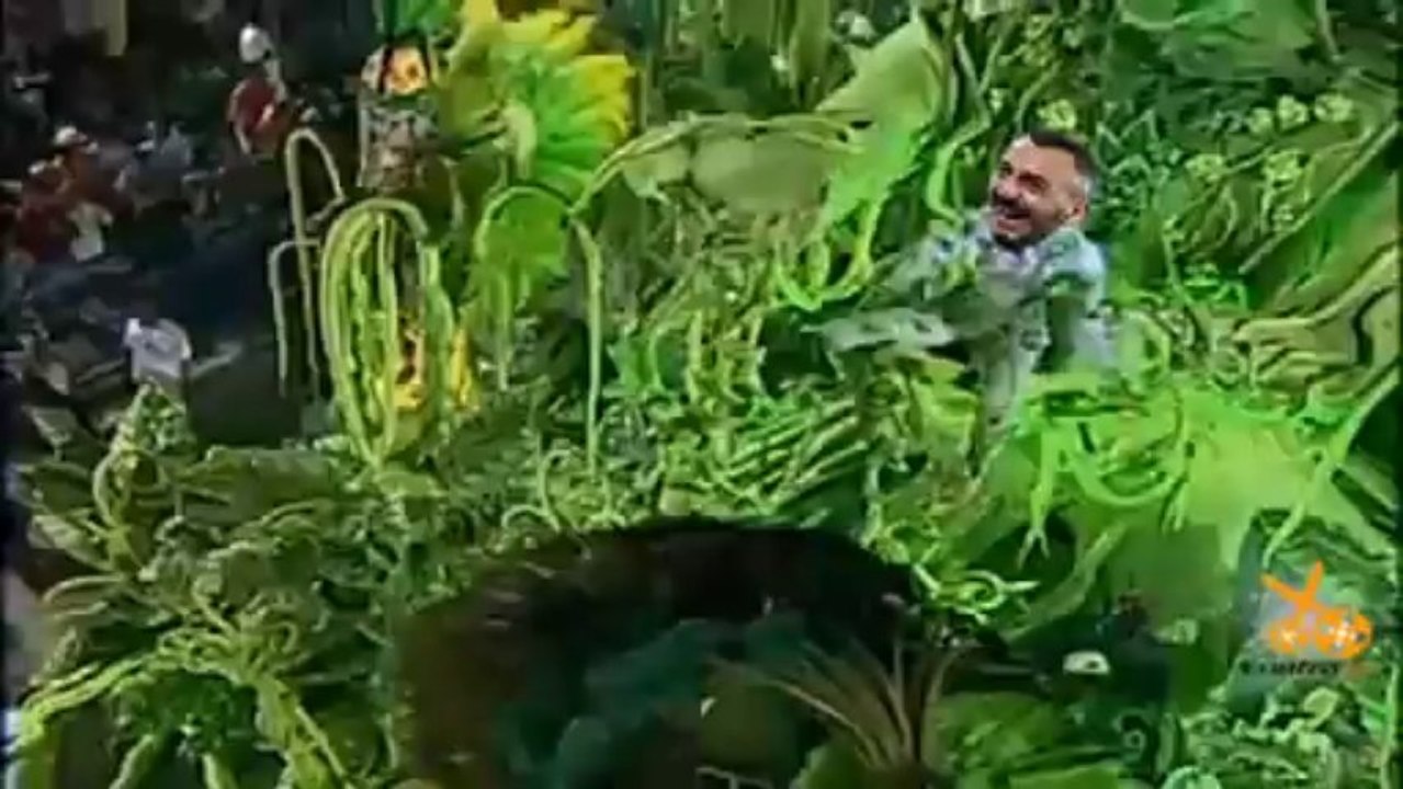 ΧΟΡΕΥΟΥΝ ΣΑΜΠΑ ΟΙ ΔΙΕΘΝΕΙΣ