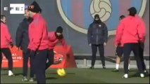 Recuperado de lesão, Daniel Alves treina normalmente no Barcelona.