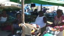Haitianos seguem à espera de ajuda mundial prometida após terremoto.