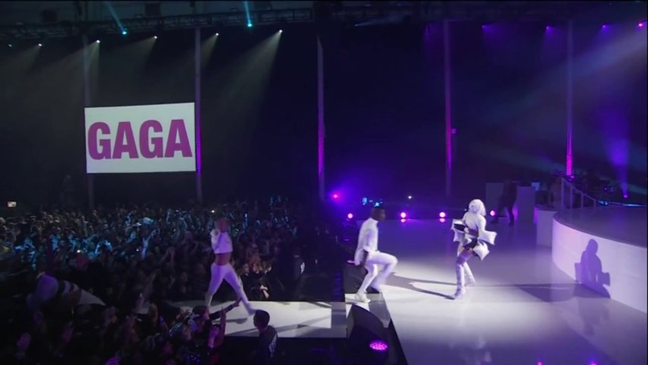 Lady Gaga - ARTPOP (VEVO Konser)
