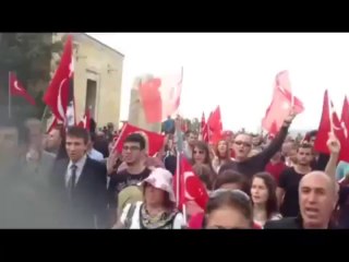 Barikatları aşan 1 milyon yurttaş Anıtkabir'i doldurdu